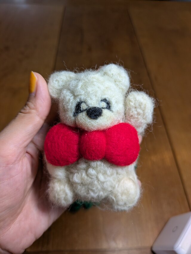 受注制作】クリスマス 真っ赤なりぼんのくまちゃん（羊毛フェルト 置物