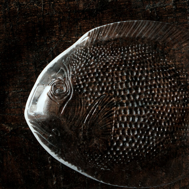 海の幸を盛り付けたくなる◇魚の形状。クリスタルガラス変形皿 クリア