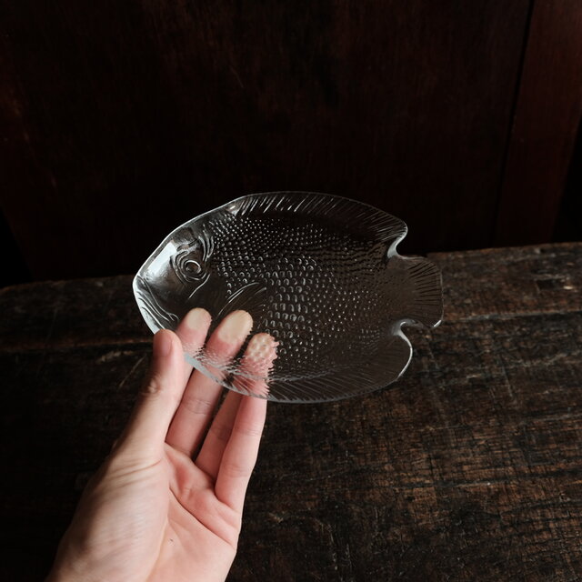 海の幸を盛り付けたくなる◇魚の形状。クリスタルガラス変形皿 クリア