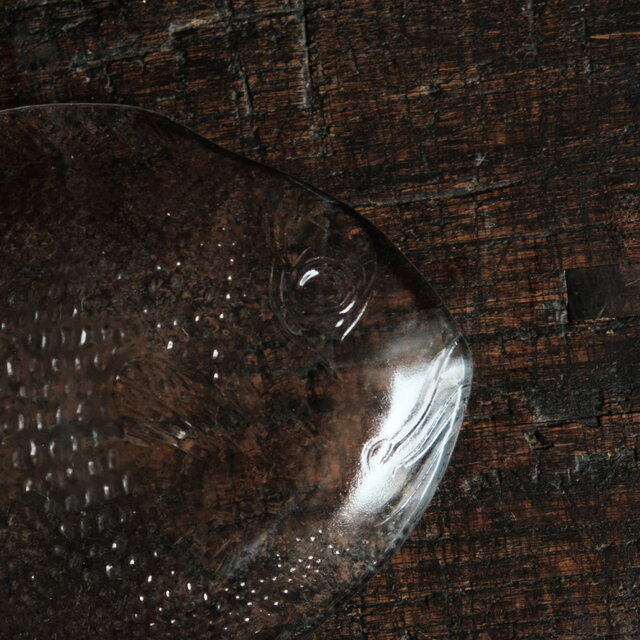 海の幸を盛り付けたくなる◇魚の形状。クリスタルガラス変形皿 クリア
