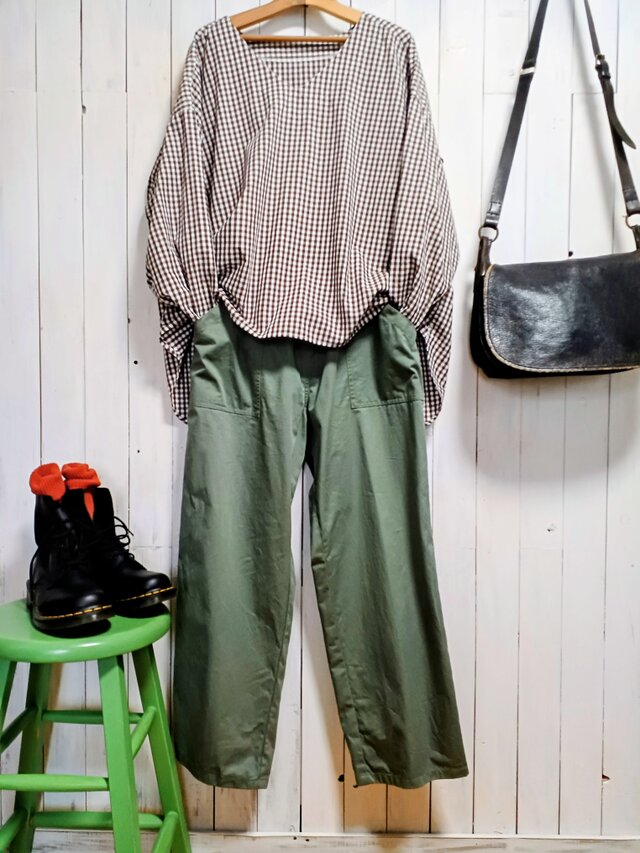 ヴィンテージソフト加工　カーキ　後ろポケット付き　ゆとりストレートパンツ　M～6L