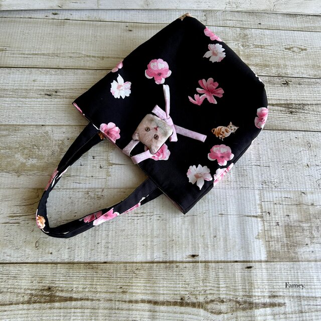 大人かわいいお花と猫ちゃんのトートバッグ コットン 猫 リボン flower