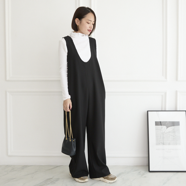 シワになりにくい 深めのUネック サロペット　ブラック　0717BK