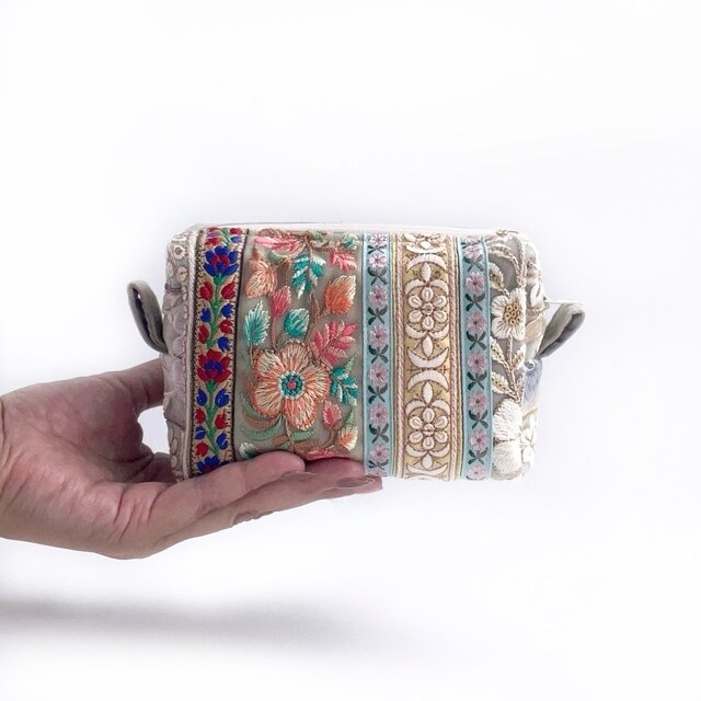 一点物】贅沢インド刺繍ポーチ／華やかで上品な化粧ポーチ・ギフトにも