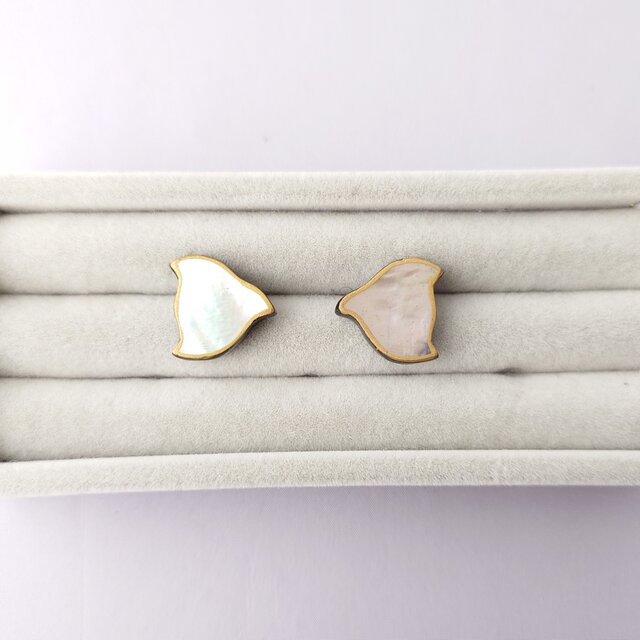 千鳥 螺鈿ピアス(sv)　白蝶貝(白)