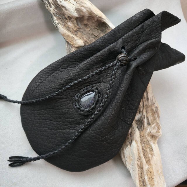 鹿革の巾着 アイオライトサンストーン 鹿革の巾着 アイオライトサンストーン | iichi 日々の暮らしを