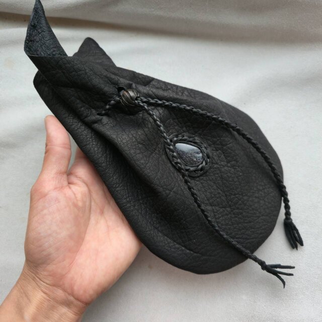 鹿革の巾着 アイオライトサンストーン 鹿革の巾着 アイオライトサンストーン | iichi 日々の暮らしを