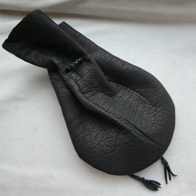 鹿革の巾着 アイオライトサンストーン 鹿革の巾着 アイオライトサンストーン | iichi 日々の暮らしを