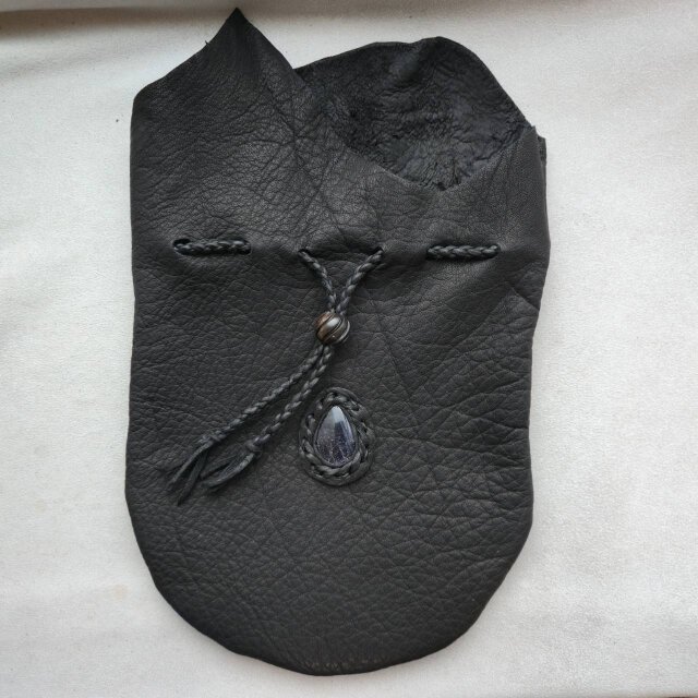 鹿革の巾着 アイオライトサンストーン 鹿革の巾着 アイオライトサンストーン | iichi 日々の暮らしを