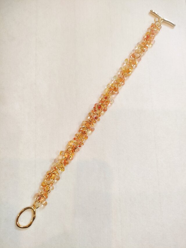 金木犀の橙を纏うチェコビーズのブレスレット | iichi 日々の暮らしを
