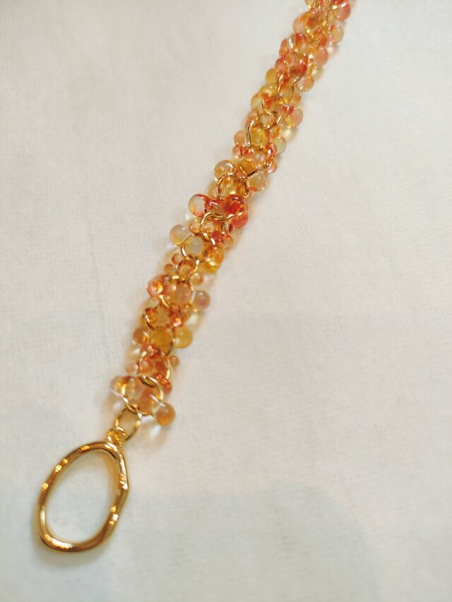 金木犀の橙を纏うチェコビーズのブレスレット | iichi 日々の暮らしを