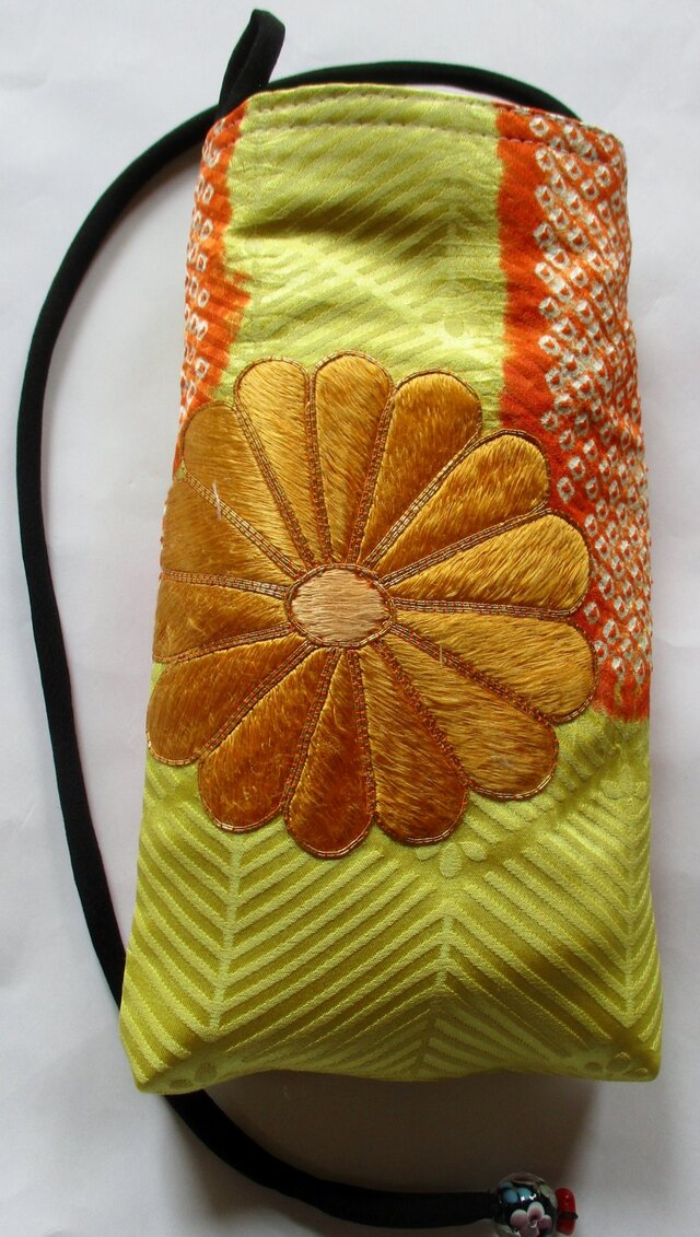 ８４１７　刺繡入りの振袖で作ったスマホポーチ　