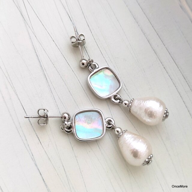 フレームシェルとコットンパールしずくのピアス