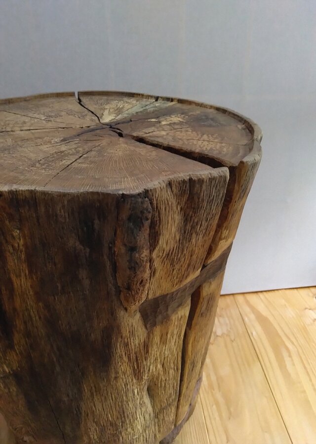 しっかり丸太椅子 ～樫の丸太スツール・サイドテーブル・ディスプレイ
