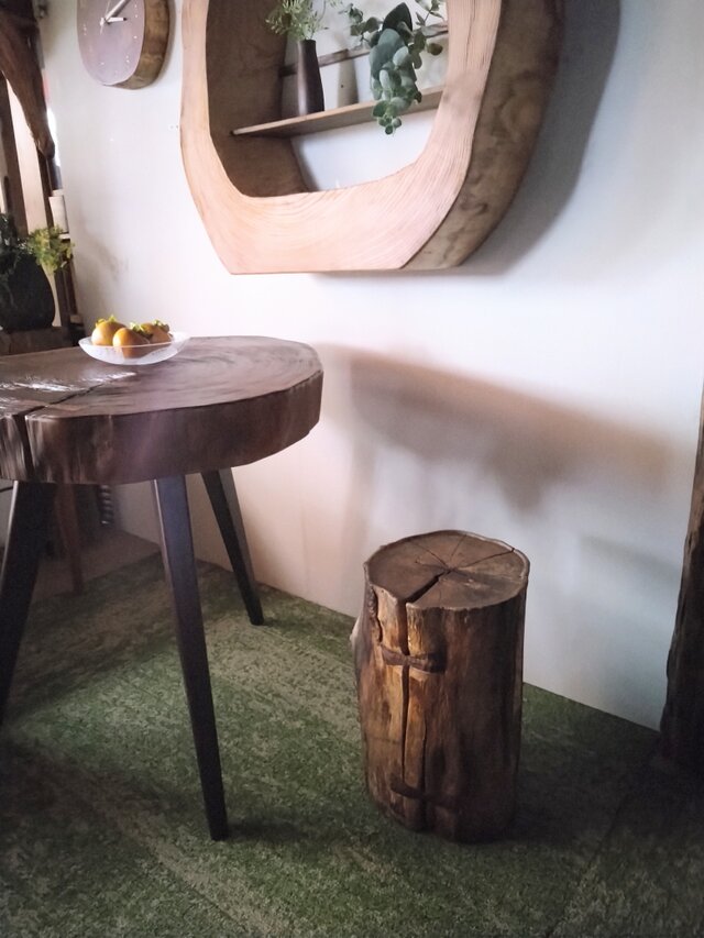 しっかり丸太椅子 ～樫の丸太スツール・サイドテーブル・ディスプレイ