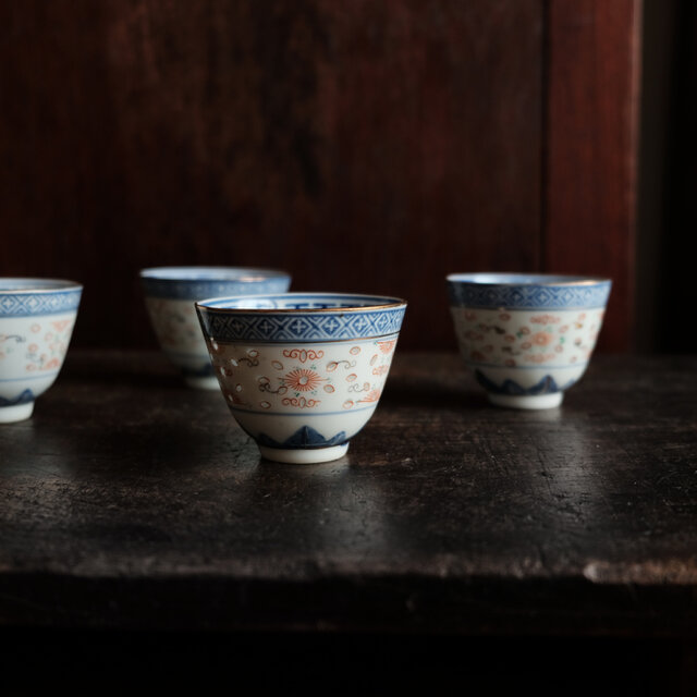 チャイナレトロで可愛い◇青花と漢字。中国景徳鎮 赤絵金彩猪口4客