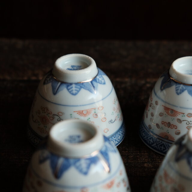 チャイナレトロで可愛い◇青花と漢字。中国景徳鎮 赤絵金彩猪口4客