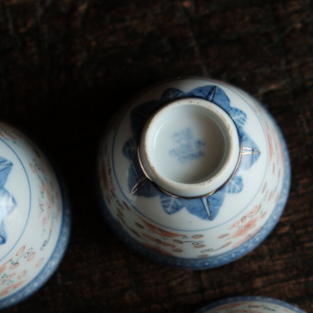 チャイナレトロで可愛い◇青花と漢字。中国景徳鎮 赤絵金彩猪口4客