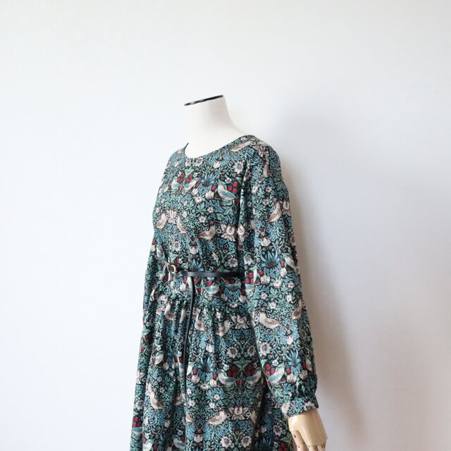 MODA　ストロベリーシーフのギャザーワンピース