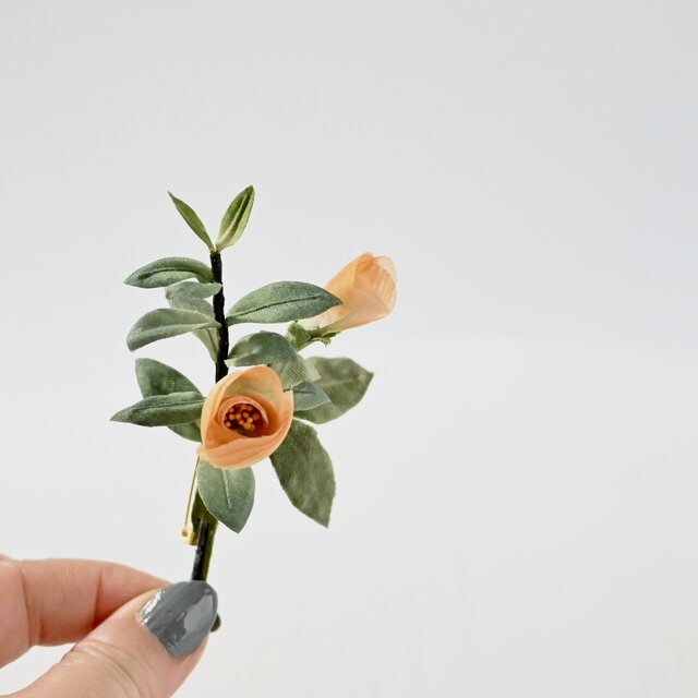 布花 爽やかペパーミントとオレンジ色のミニバラのブーケコサージュ