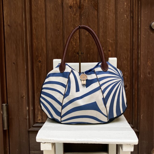 ふっくらグラニーバッグ　ブルーとグレーの幾何模様