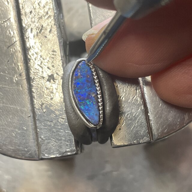 ボルダーオパール 1.701ct グリーンのキラメキ シルバーSV925リング