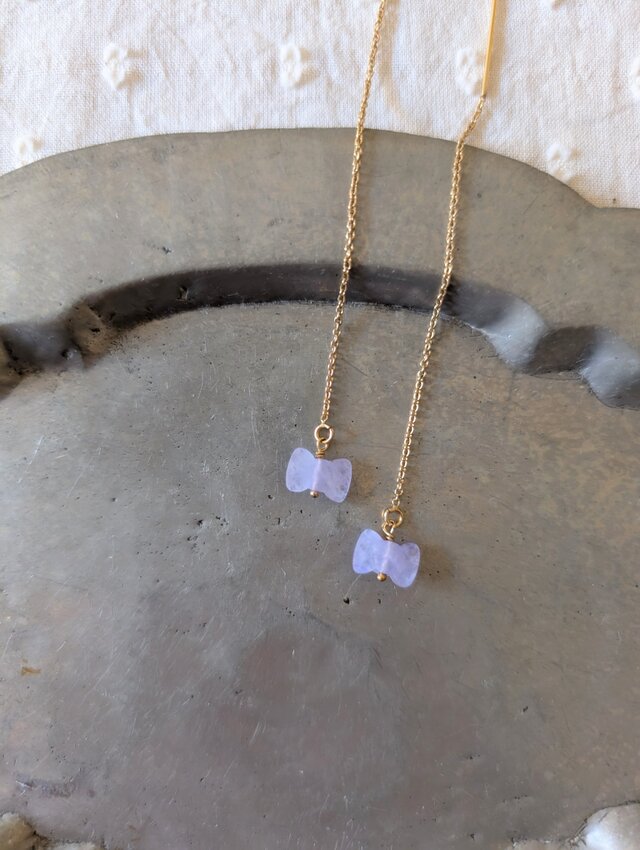 紫クオーツのリボンピアス（チェーンピアス）