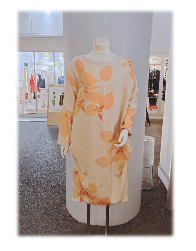 418　1着のみ　ゆったりしたワンピース　コクーンワンピース　正絹着物リメイク　シルク　オレンジ系　花柄