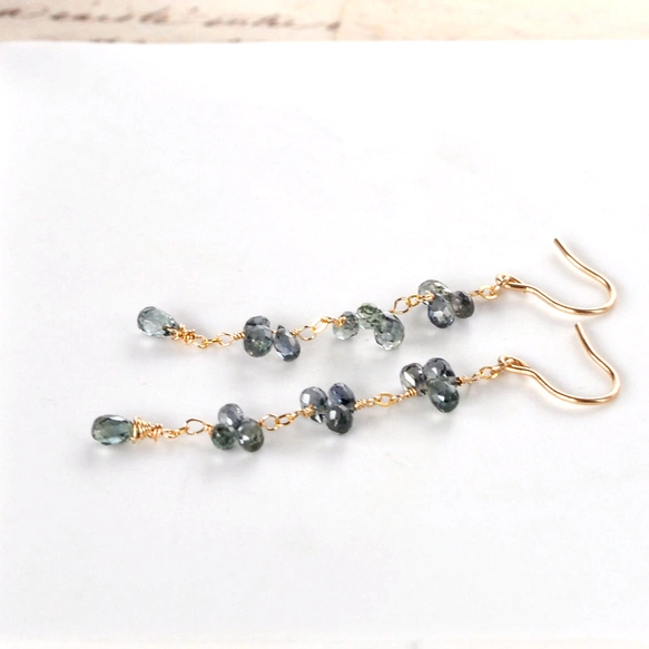 [海風の花しずく]グリーンサファイア・ティアドロップ花びらピアス14kgf