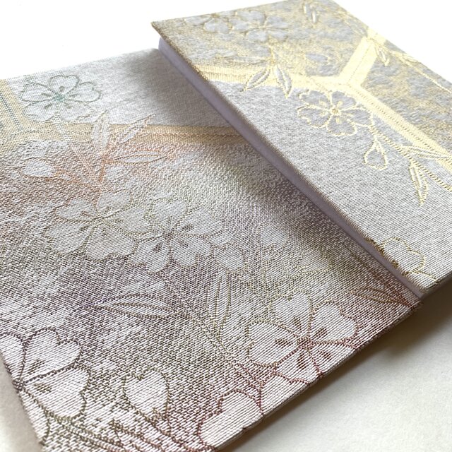 『桜光織』　ヴィンテージ正絹帯地御朱印帳　一点作品　B6大判サイズ　桜　吉祥文　縁起柄　絹　シルク　御朱印帳　桐生織物