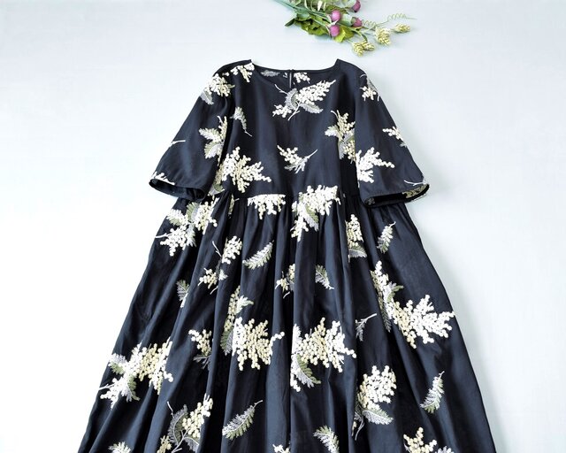 コットン100％総刺繍ウエストギャザー寄せポケット付き大人可愛い五分