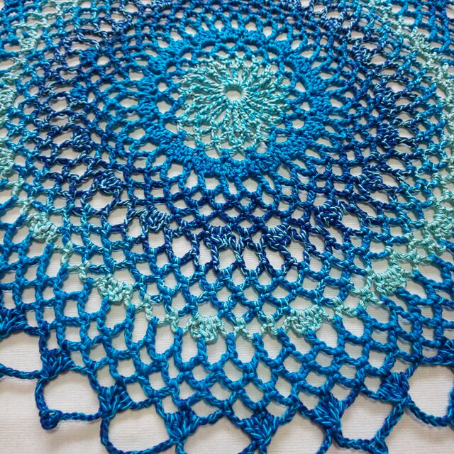 レース編みドイリー＊ブルー＊一点もの | iichi 日々の暮らしを