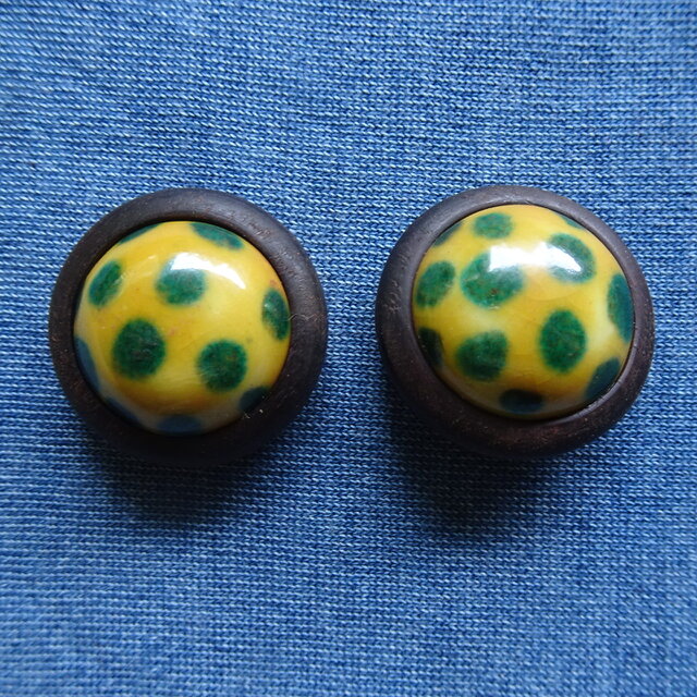黄×緑の磁器と紫檀の釦2個セット30mm