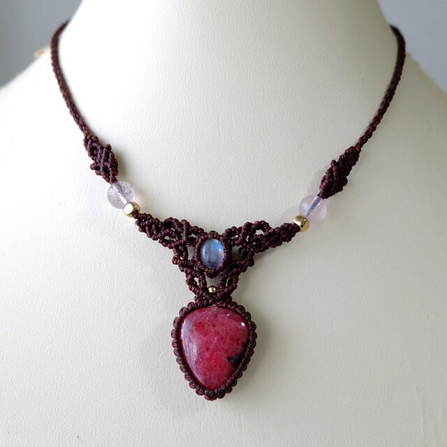 ロードナイト・レインボームーンストーン マクラメ編みチョーカー