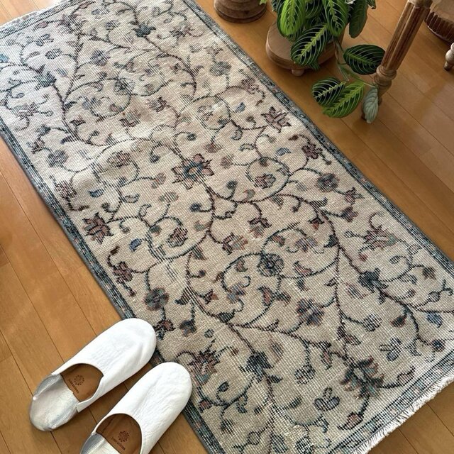 64×135 縁取り品あるボタニカル柄　トルコヴィンテージラグ