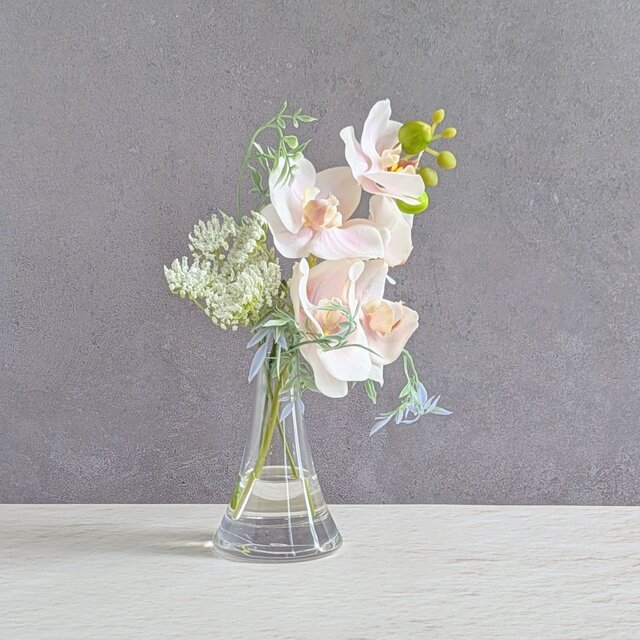 優しく咲く〔淡いピンクの胡蝶蘭〕エレガントアレンジ＊インテリア