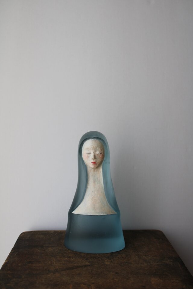 確かなこと(目を閉じている女の子)