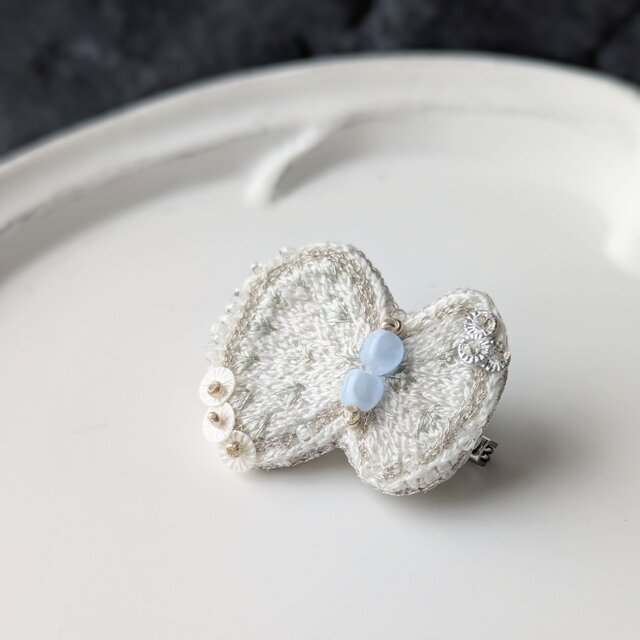 バタフライ・エフェクト｜刺繍ブローチ