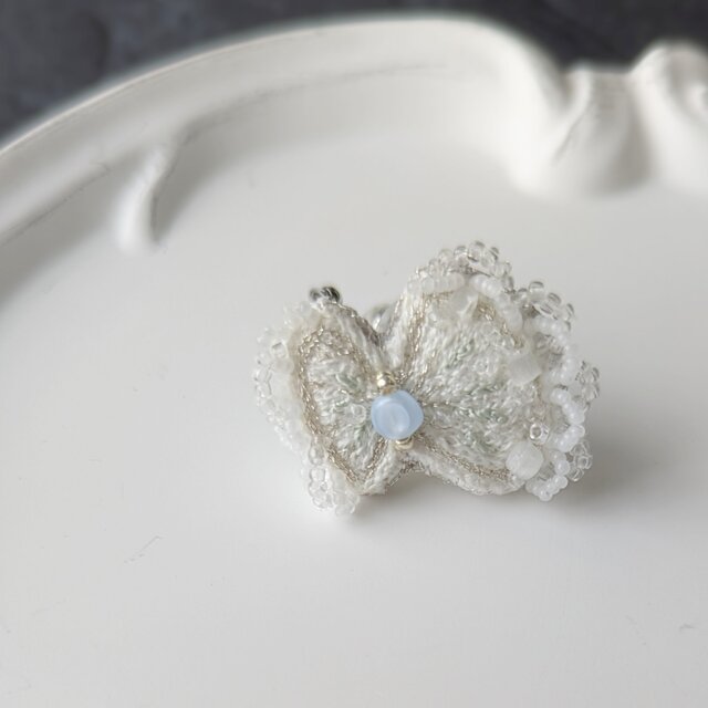 バタフライ・エフェクトの余韻｜ビーズ刺繍