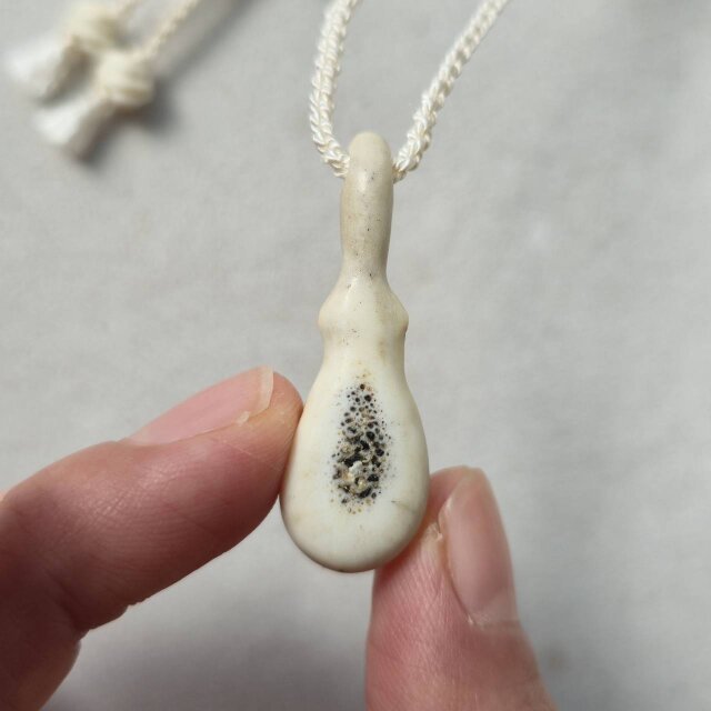 鹿の角 ソノランターコイズと赤珊瑚のペンダント | iichi 日々の暮らし