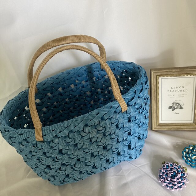 アクアブルーの花結びクラフトバンドバッグ | iichi 日々の暮らしを