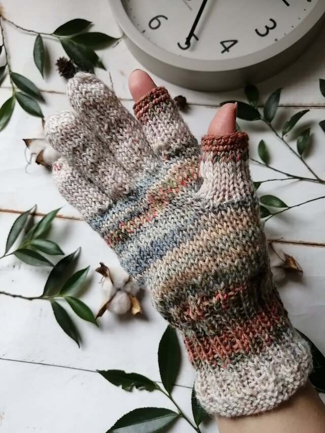 Noël〜聖夜  オパール毛糸のスマホ対応５本指手袋