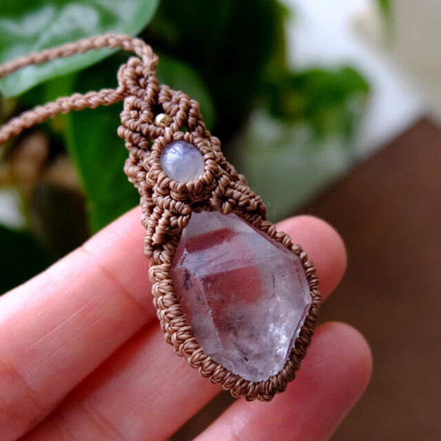 両剣水晶原石・レインボームーンストーン（インド産）マクラメ編み