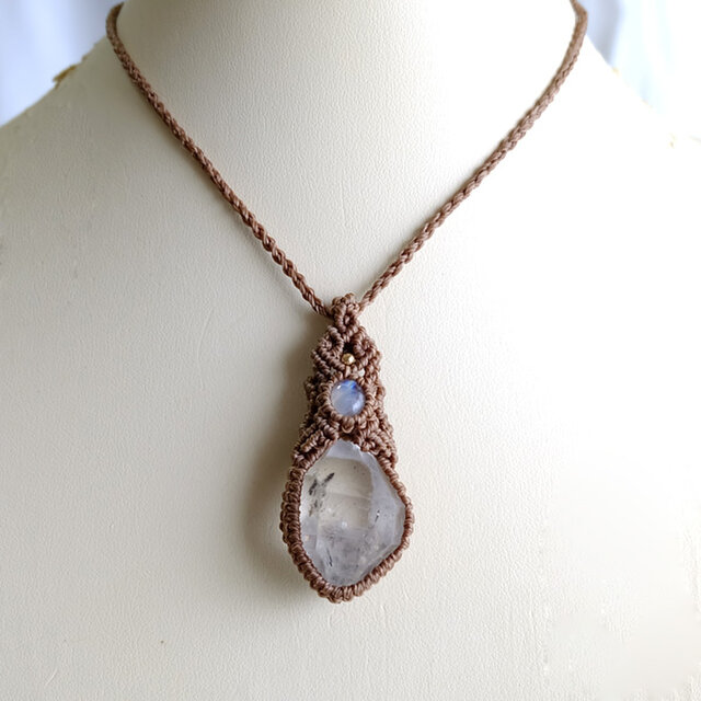 両剣水晶原石・レインボームーンストーン（インド産）マクラメ編み