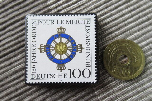 ドイツ 勲章切手ブローチ10549 | iichi 日々の暮らしを心地よく