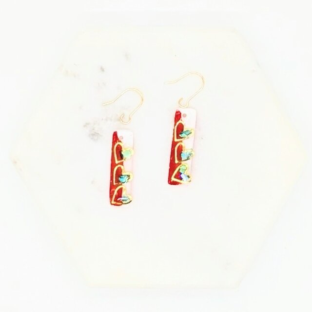 ブルー螺鈿とゴールドメタルと赤漆の短冊シェルスティックピアスイヤリング【2263】