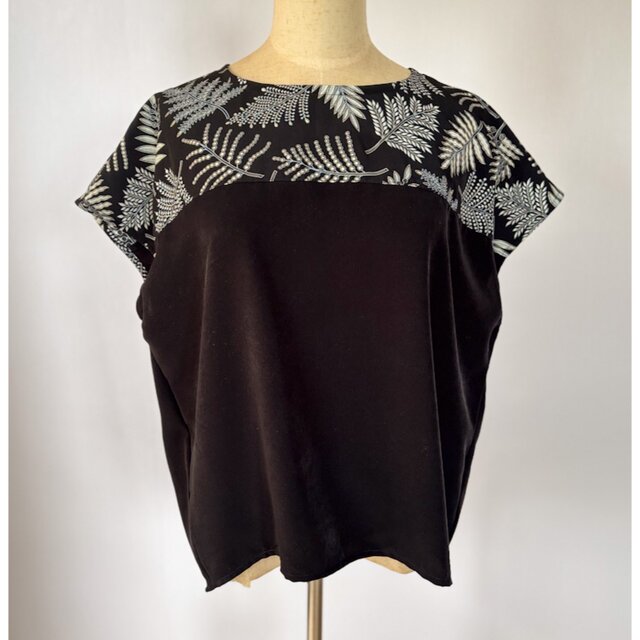 バティックプリントのリラックスブラウス