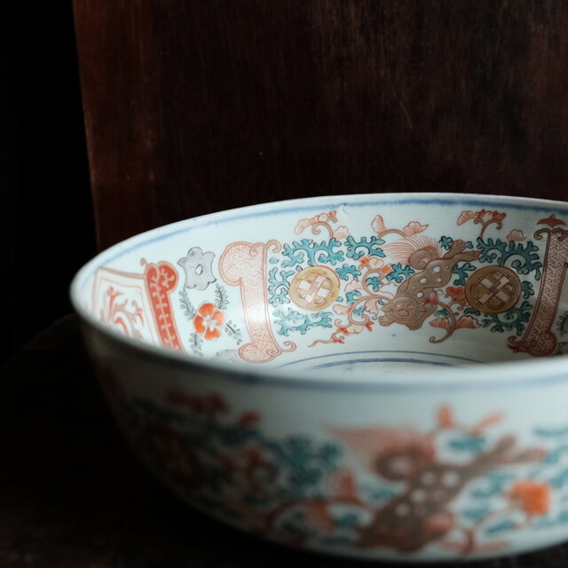 伊万里焼　赤絵金彩　獅子文　丸形三足香炉　透かし火屋付　時代箱付　D　R7196 伊万里焼 赤絵金彩 獅子文 丸形三足香炉 透かし火屋付 時代