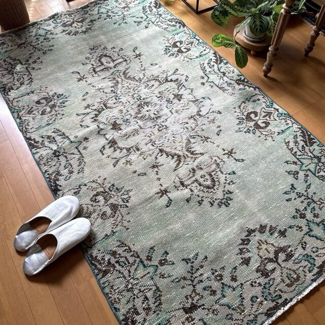 107×194淡いエメラルドグリーン×ブラウン　シャビー　トルコヴィンテージラグ 107×194淡いエメラルドグリーン×ブラウン シャビー トルコ