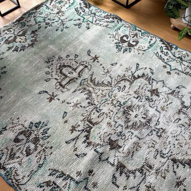 107×194淡いエメラルドグリーン×ブラウン　シャビー　トルコヴィンテージラグ 107×194淡いエメラルドグリーン×ブラウン シャビー トルコ